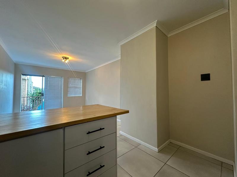 To Let 2 Bedroom Property for Rent in Oakglen Western Cape